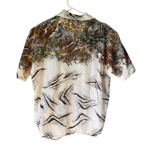 ✨ vintage animal, print button up ✨ - Picture 2 of 5